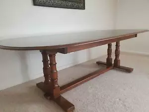 Quality dining room table - Picture 1 of 10