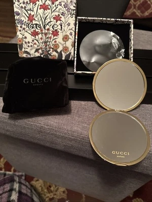 Auténtico Espejo Compacto GUCCI FLORA Dorado con Caja - Floral. Venta final Foto 1 de 4