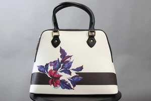 Borsa da carriera St John Knits Saffiano in pelle bianca, design floreale nuova con etichette prezzo al pubblico consigliato dal produttore $830 - Foto 1 di 2