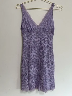 Nuevo con etiquetas Vestido Cosabella Púrpura Floral Encaje Chemise Babydoll Hada Mini Mediano Foto 1 de 4