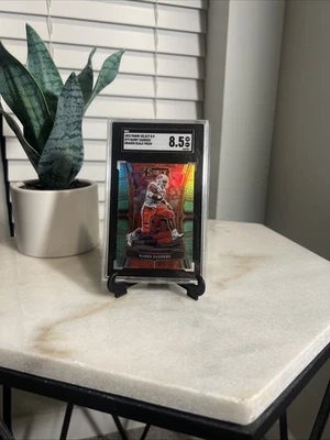 Panini Select DP #79 2023 Barry Sanders Dragon Scale Prizm SGC 8,5 Foto 1 de 2