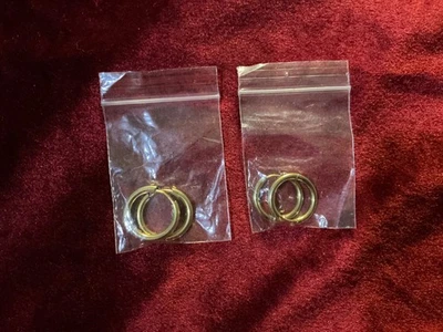 Juego de dos pendientes de aro gruesos chapados en oro multitono Foto 1 de 3