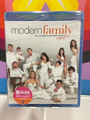 Modern Family: The Complete Second Season (Blu-ray Disc, 2011, 3-Disc Set) - Image 1 of 2
