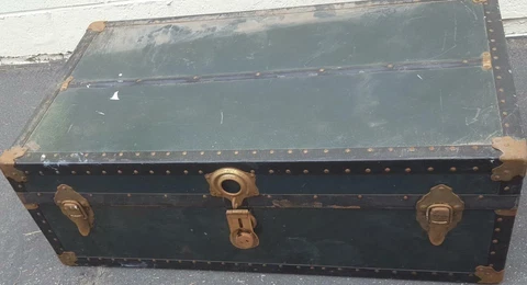 Antique Wooden Steamer Trunk - GDC - NEEDS TLC - GREAT TRUNK - MID-SIZE - USEFUL Cover