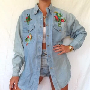 MILI DESIGNS DENIM BUTTON DOWN HEMD OBERTEIL GRÖSSE MEDIUM GENÄHT VÖGEL - Bild 1 von 7