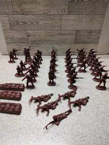 Lote de 36 soldados de juguete de plástico rojizo de 2" británicos Segunda Guerra Mundial gaiteros infantería - Imagen 1 de 14