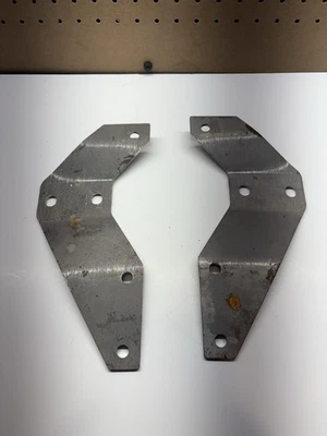 Parachoques delantero a soporte de brazo de acero crudo para camioneta Ford serie F 1953-55 Foto 1 de 2