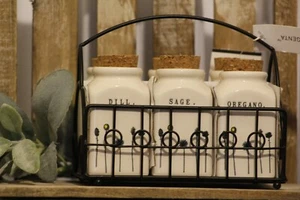 Jarros de especias Rae Dunn Homeline en soporte de metal nuevos con etiquetas conjunto de 6 frascos - Imagen 1 de 5