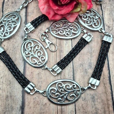 Cinto de corrente feminino tom prata e couro sintético preto redemoinho oval tamanho P faroeste - Imagem 1 de 4