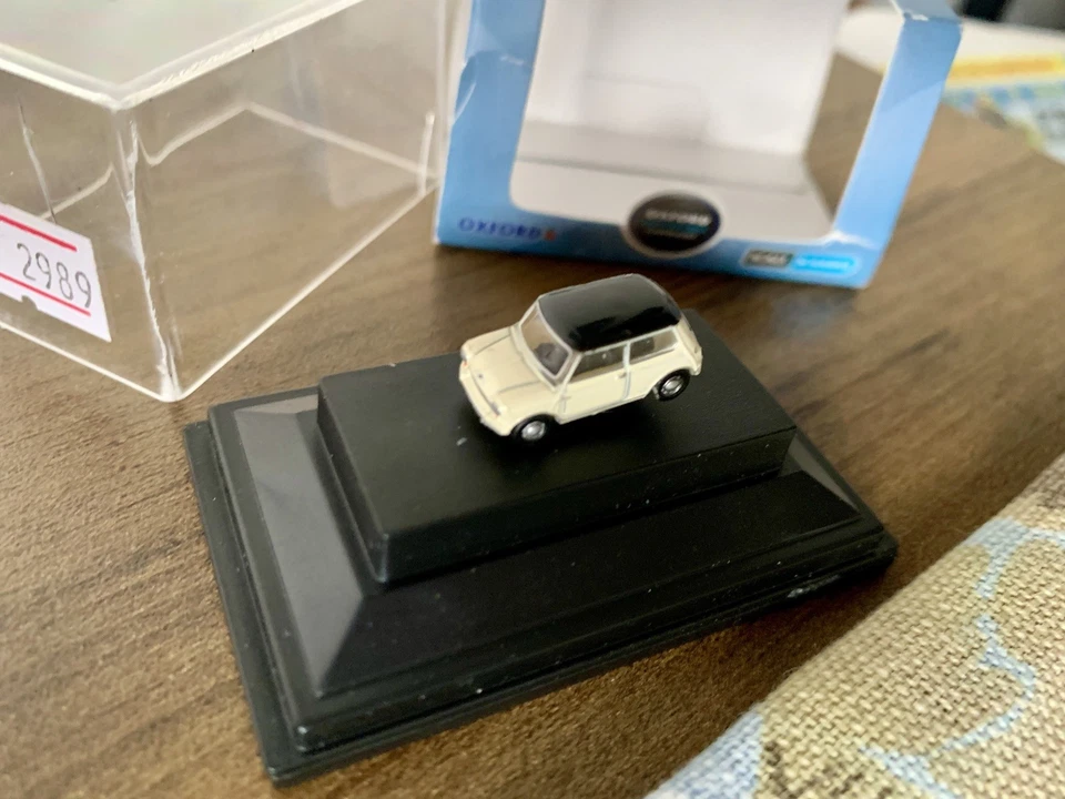 N Gauge~Oxford Diecast Classic Mini Car~Old Engish White & Black~Model Railways  - Image 1 of 4