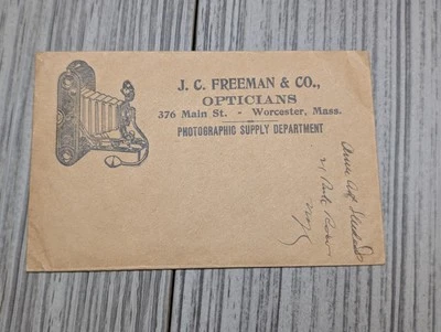 Cámara sobre publicitaria para fotógrafo Worcester Mass Massachusetts Opticians  Foto 1 de 4