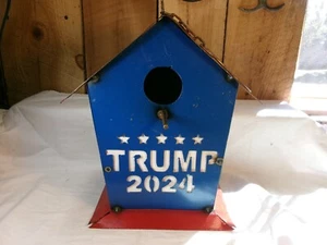 Casa para pájaros única de metal "Trump 2024" - Imagen 1 de 6