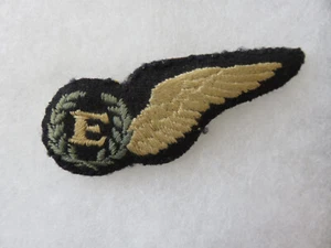 AUSTRALIAN RAAF E ENGINEER WING BADGE WW2 METAL FIELD MADE ATTACHMENT - Picture 1 of 4