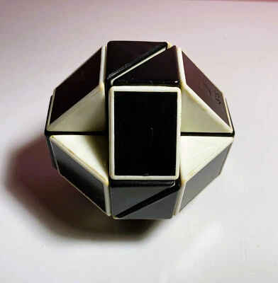 Quebra-cabeça vintage anos 1980 Rubick The Snake preto e branco em excelente estado - Imagem 1 de 4