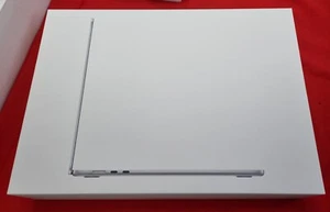 APPLE MACBOOK AiR 15.3" M3 CHIP~24GB RAM~512GB SSD~SILVER 2024(OPEN NEVER USED) - Afbeelding 1 van 6