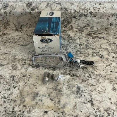 Nuevo de Lote Antiguo Ford Galaxy Ltd Country Squire Ornamento emblema D6Az-16850-A Foto 1 de 3