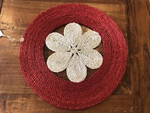 HIGH QUALITY HAND MADE RED Flower JUTE PLACE MAT / CENTRE MAT - 40 CM WIDE - Picture 1 of 2