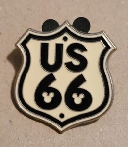 Disney Parks Trading Pins 2012 U.S. Route 66 Highway Road Sign Pin - NEW - Foto 1 di 2