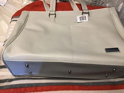 ¿Bolsa de ordenador BellaRusso? 18 de ancho x 13 pulgadas. Embalaje original Foto 1 de 4