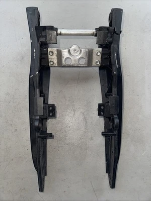 06 07 2006 2007 SUZUKI GSXR 600 750 REAR BACK TAIL SEAT SUBFRAME SUB FRAME OEM - Image 1 of 4