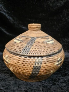 SOUTH AFRICAN 8" TIGHT WOVEN LIDDED BASKET - Picture 1 of 8