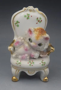 RETRO KITSCHY POPCORN KITTEN CAT RESTING IN CHAIR FIGURINE MADE IN JAPAN - Picture 1 of 5