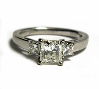 Anillo de compromiso IGI para mujer de 1,27 quilates princesa diamante solitario Helzberg paladio Foto 1 de 4