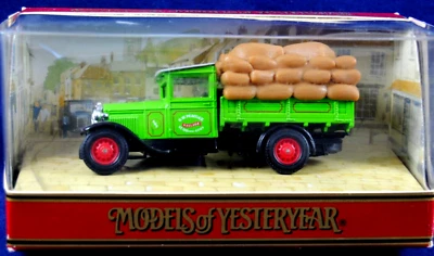 Matchbox of Yesteryear No: Y-62 1932 FORD AA Model PEACOCK TRUCK w SACK LOAD MIB - Image 1 of 4