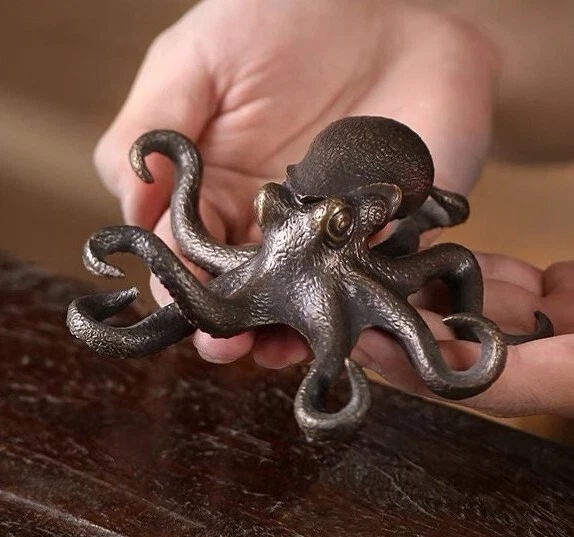 Estatua de pulpo hecha a mano de latón macizo decoración de mesa decoración del hogar adorno de regalo Foto 1 de 2