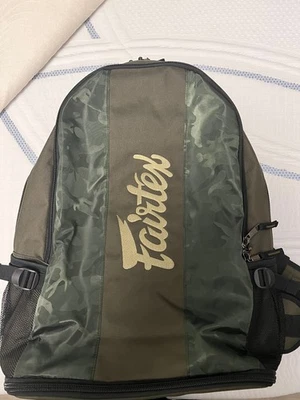 Mochila Fairtex Bag4 Muay Thai (Verde Oliva) - Imagem 1 de 4