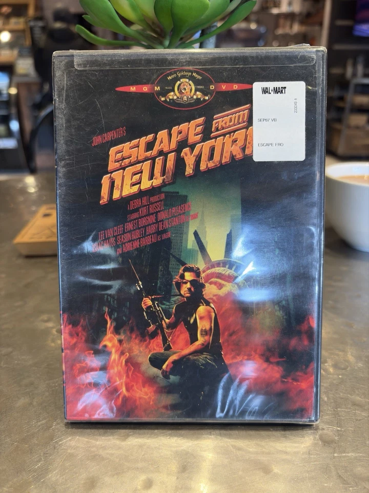 Escape From New York DVD 1981 Kurt Russell, Adrienne Barbeau, Isaac Hayes - Epic - Image 1 of 4