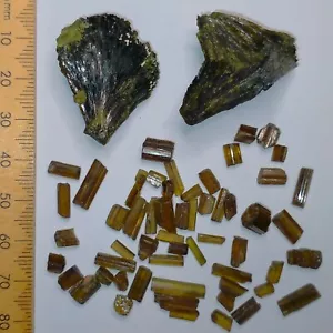 Epidote mineral specimens and loose crystals bundle collectors pack 177ct - Foto 1 di 6
