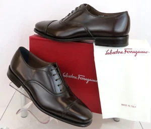 NIB FERRAGAMO SEUL DARK BROWN POLISHED LEATHER CAP TOE LOGO OXFORDS 11 EE - Picture 1 of 13