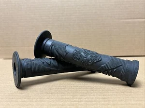 NUEVO DE LOTE ANTIGUO ODI CUELLO RUGOSO BRIDANGE TROOPER EMPUÑADURAS NEGRAS BMX FREESTYLE HARO GT CULT PRIMO S&M - Imagen 1 de 21
