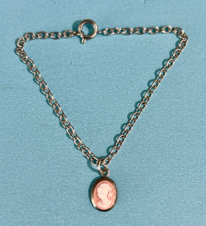 Винтажная кукла аксессуар: ювелирные изделия ожерелье мадам Александр Сисси мисс Revlon камео - Изображение 1 из 1