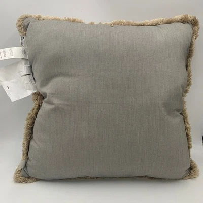 Pottery Barn Sunbrella® 实心条纹户外枕头深色 Chambray 24 平方英尺 #U1044 — 第 1/2 张图片