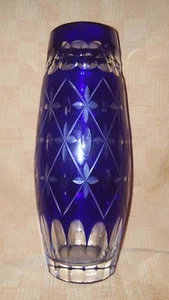 Jarrón de vidrio grueso pesado de colección checo con corte de plomo azul sobre transparente - Imagen 1 de 6