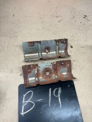 81 82 85 86 87 CHEVROLET GMC K5 K10 C10 K30 C30 Rh Lh Door Panel Mounts Brackets - Image 1 of 4