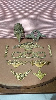 LOT DE 10 BRONZES DECORATIONS DE MEUBLES ANCIENS - Photo 1/4