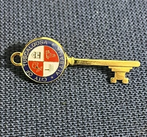 Vintage Tuscaloosa Alabama Seal Key To The City Lapel Pin Tie Tack Hat Pin - Picture 1 of 6