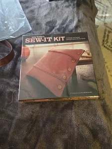 Sewing Kit Amy Butler 15 Styliah Sewing Projects - Picture 1 of 2