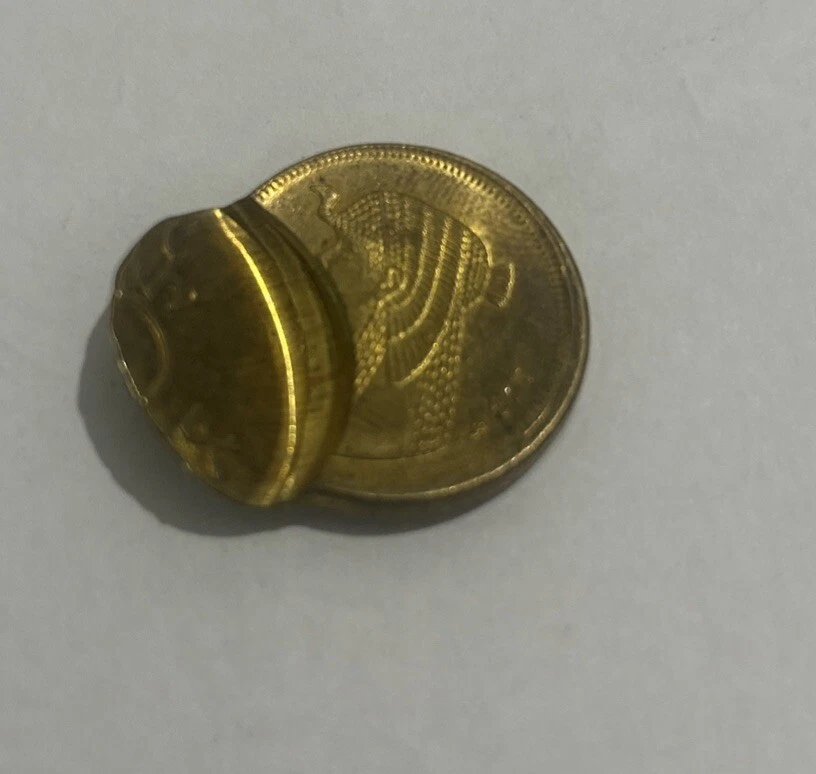 EGYPT 50 PIASTERS COIN Cleopatra 2012  ERROR COIN wrote Cancelled In Arabic .  - Image 1 of 2