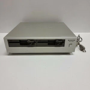 Vintage Sanyo MBC-550 IBM Personal Computer Clone Dual Floppy Drives - POWERS ON - Picture 1 of 12