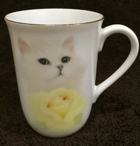 ✨REDUCED✨OTAGIRI WHITE KITTY CAT YELLOW ROSE CUP MUG  SIGNED BOB HARRISON - Picture 1 of 12
