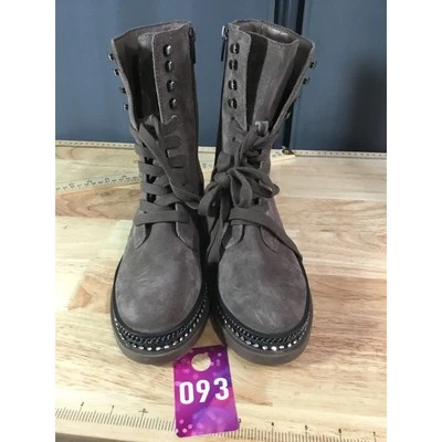 Botas de combate Vince Camuto Branda para mujer 6,5 M gris gamuza estrás adornadas Foto 1 de 4