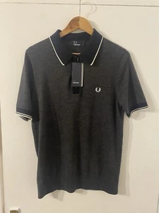Camisa Polo Fred Perry Grafito Hilo Marl Tejida Punta - K7207 - Mediana Nueva - Imagen 1 de 8