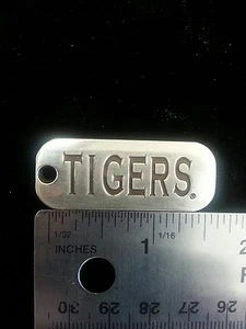 Auburn Tigers Kriegsadler NCAA College Football Silber Erkennungsmarke Charm kostenloser Versand - Bild 1 von 1