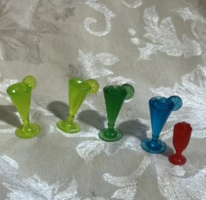 1999 BARBIE FABULOUS FOUNTAIN POOLSIDE 5 DRINK GLASSES ICE CUBES LEMONS Green bl - Picture 1 of 7