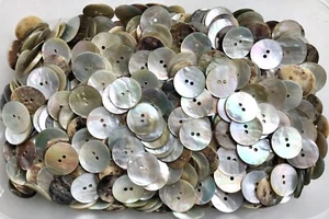 20mm 32L Ivory White Pearlescent Shell Agoya Natural 2 Hole Button Buttons XM86 - Picture 1 of 1
