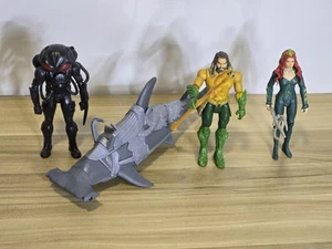 Paquete de figuras de Aquaman de DC Comics Mera, manta negra + tiburón guerrero. + tridentes. - Imagen 1 de 14